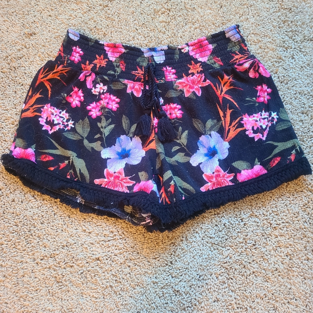~No boundaries~ Womens Shorts